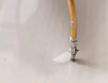 白山瓷砖空鼓维修公司专业解答在瓷砖铺贴过程中，如果使用的砂料过粗（如全部使用了粗砂），可能会导致以下问题